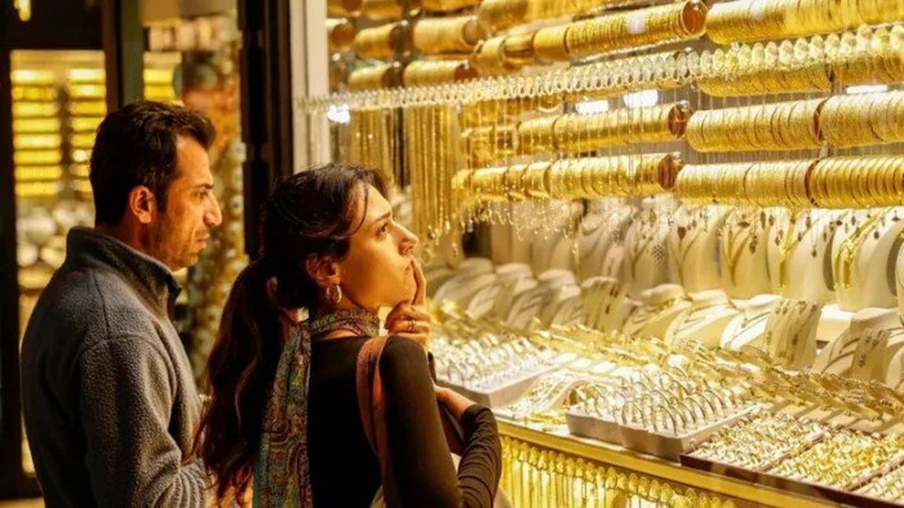 تراجع سعر الذهب اليوم السبت مع آخر تحديث للأسعار